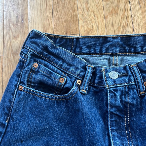 Dark wash LEVIS jeans 505s - Picture 2 of 4